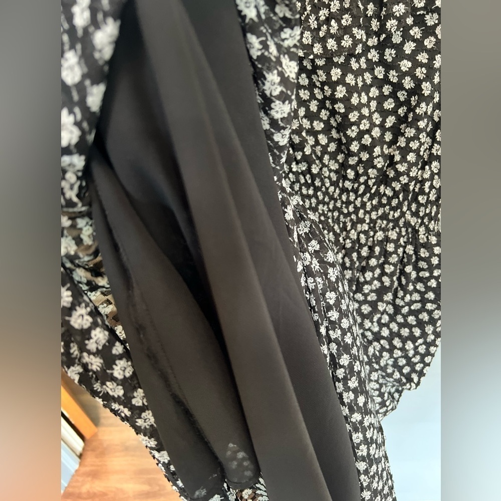 Madewell Ruffle-Neck Smocked Dress Woodcut Flowers Black White Midi Sleeveless M - Picture 7 of 10
